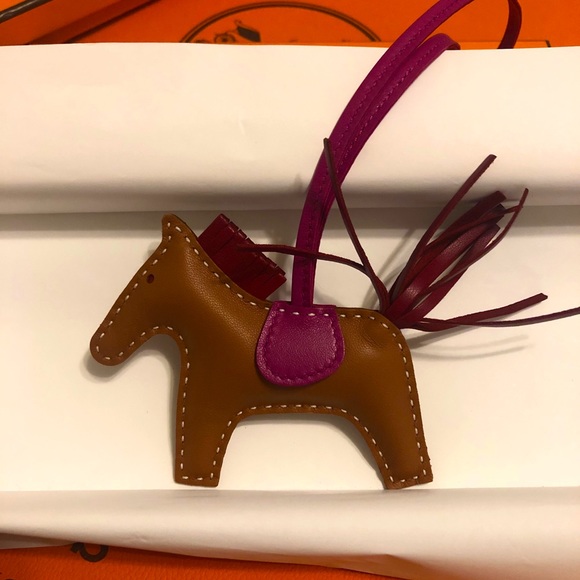 **SOLD** Hermes Rodeo Gold+ Rubis color pm size - Picture 1 of 4